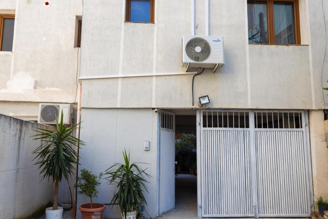 Toni'S Studios Vlorë Buitenkant foto